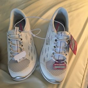 NWT Skechers Going Places Gratis 22603